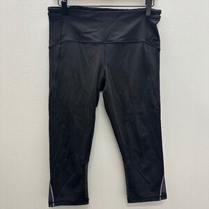 Lululemon women's cropped leggings with mesh detailing in black size 8